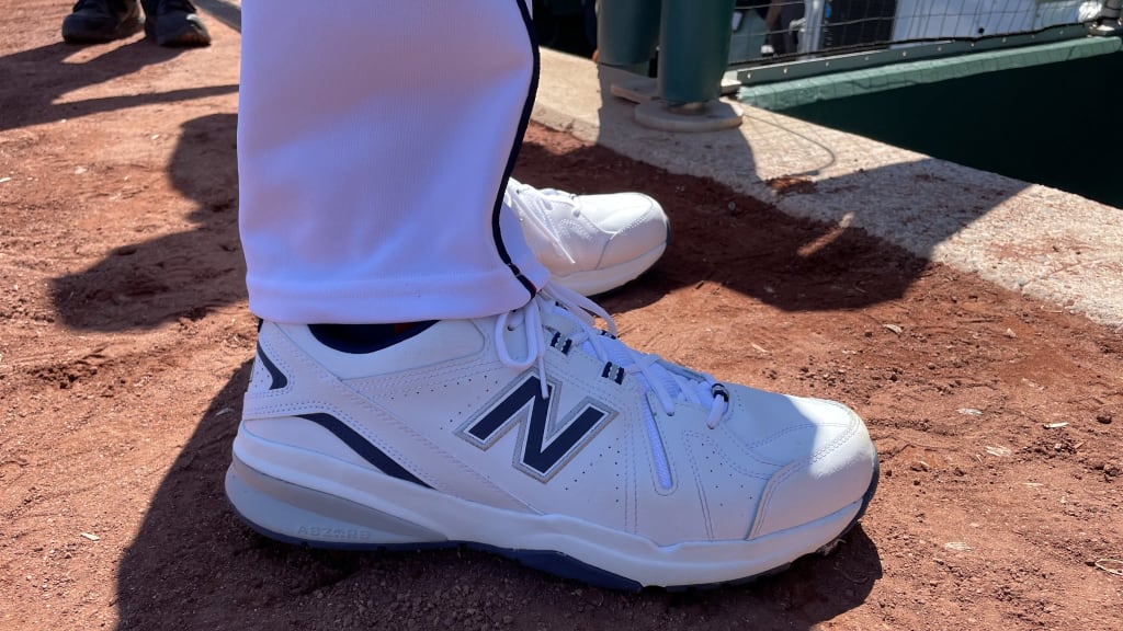 Steve Cishek turns dad shoes into cleats for Father's Day