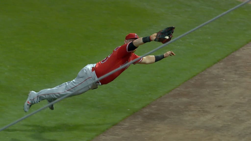 Kole Calhoun's diving catch, 04/16/2022