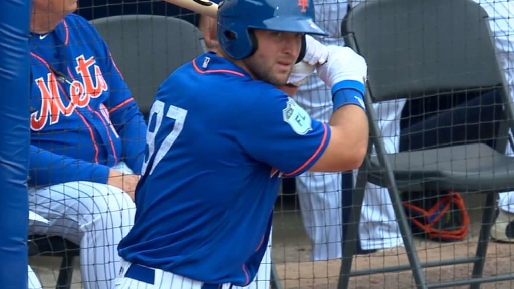 New York Mets video: Tim Tebow takes the field at spring training