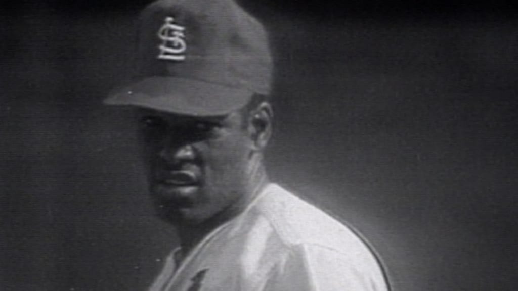 Bob Gibson, Cardinals legend and Hall of Fame pitcher, dies at 84