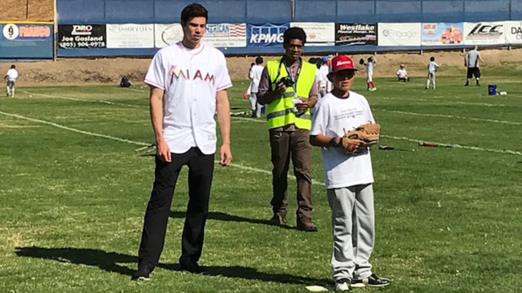 Marlins Christian Yelich hosts youth camp