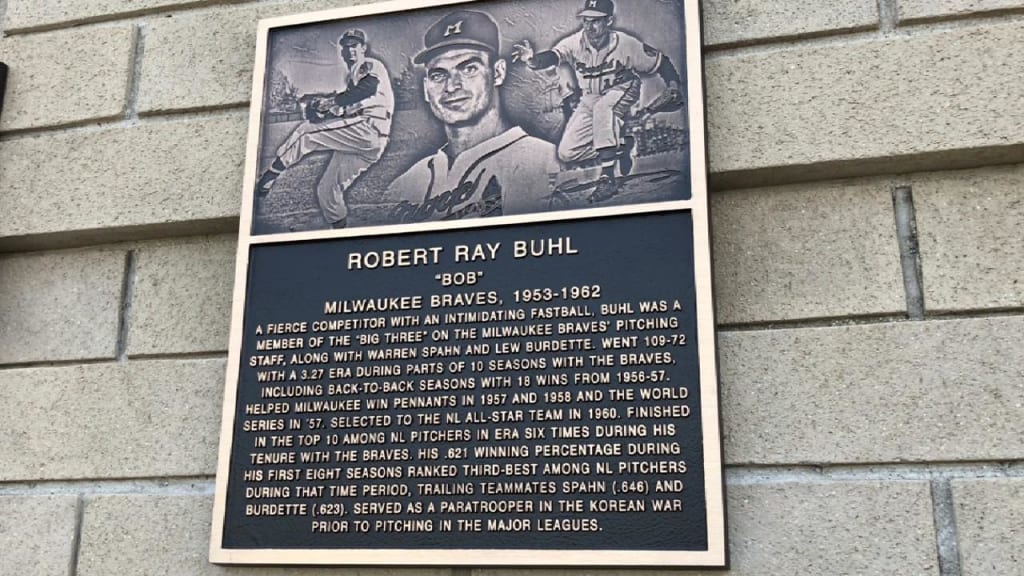 Former Milwaukee Braves pitcher Bob Buhl inducted into Wall of