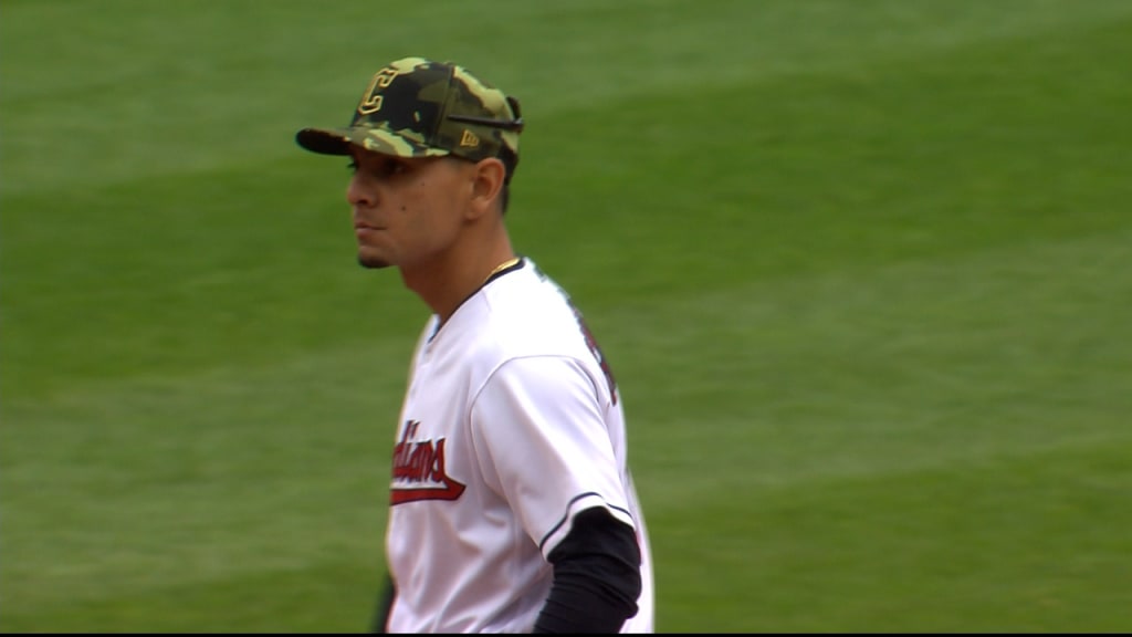 WATCH: Guardians pitcher Shane Bieber and wife stop along the way