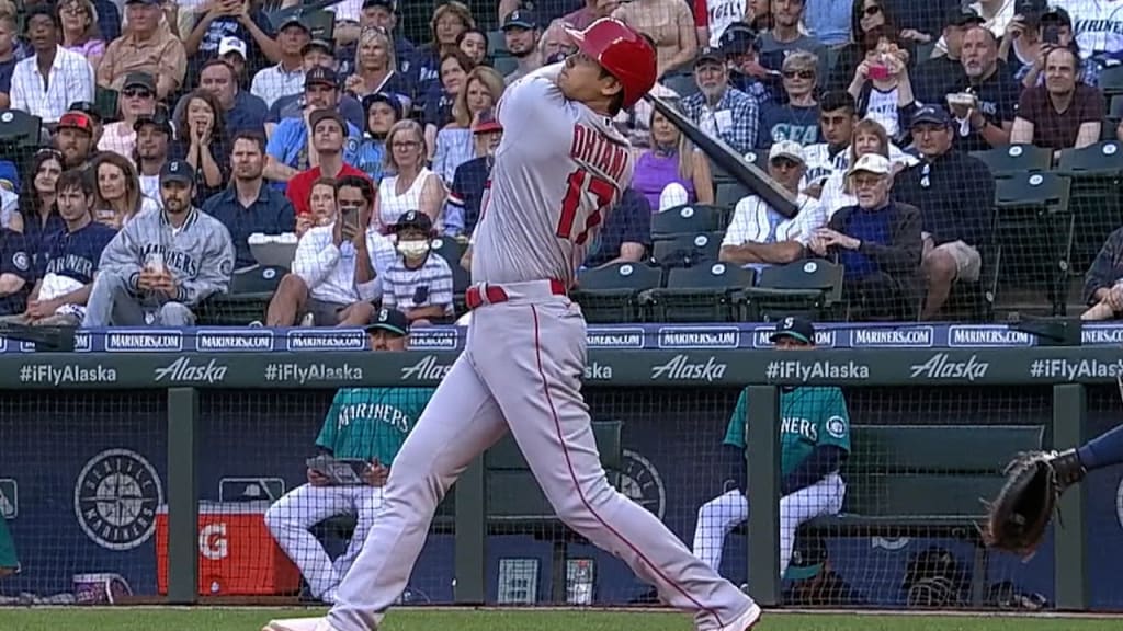 Shohei Ohtani homers into upper deck in Seattle