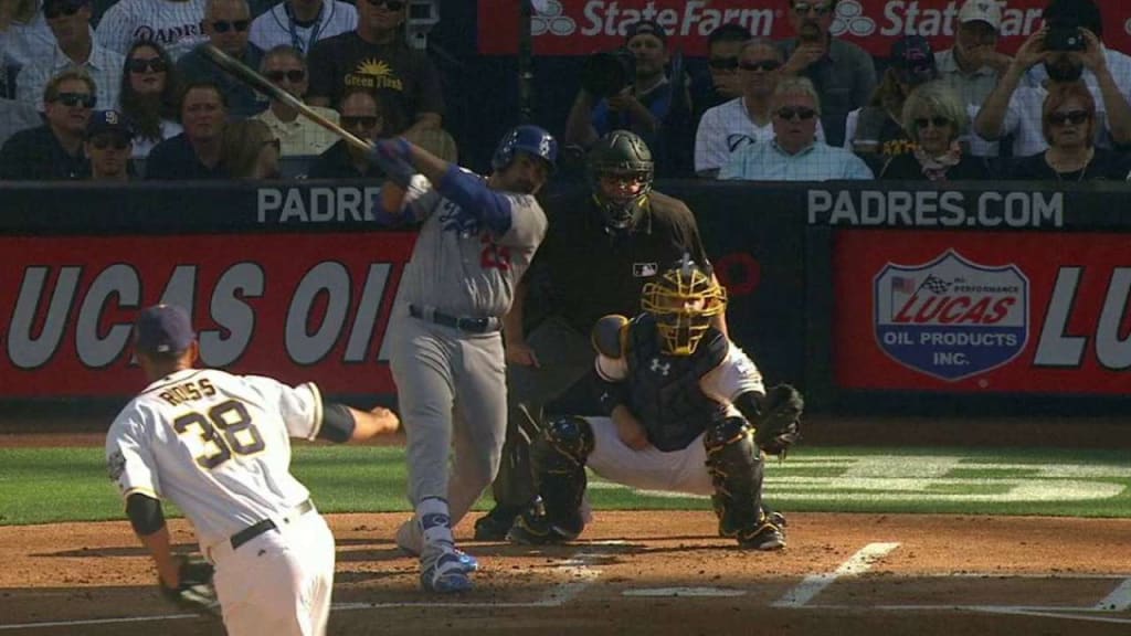 Dodgers' Clayton Kershaw dominates Padres