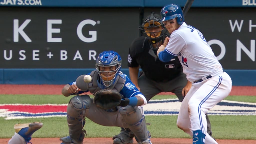 Justin Smoak provides the offence as Blue Jays beat Cleveland 2-1