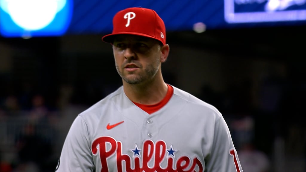 WATCH: Didi Gregorius is fitted for first Phillies jersey with Joe Girardi  helping 