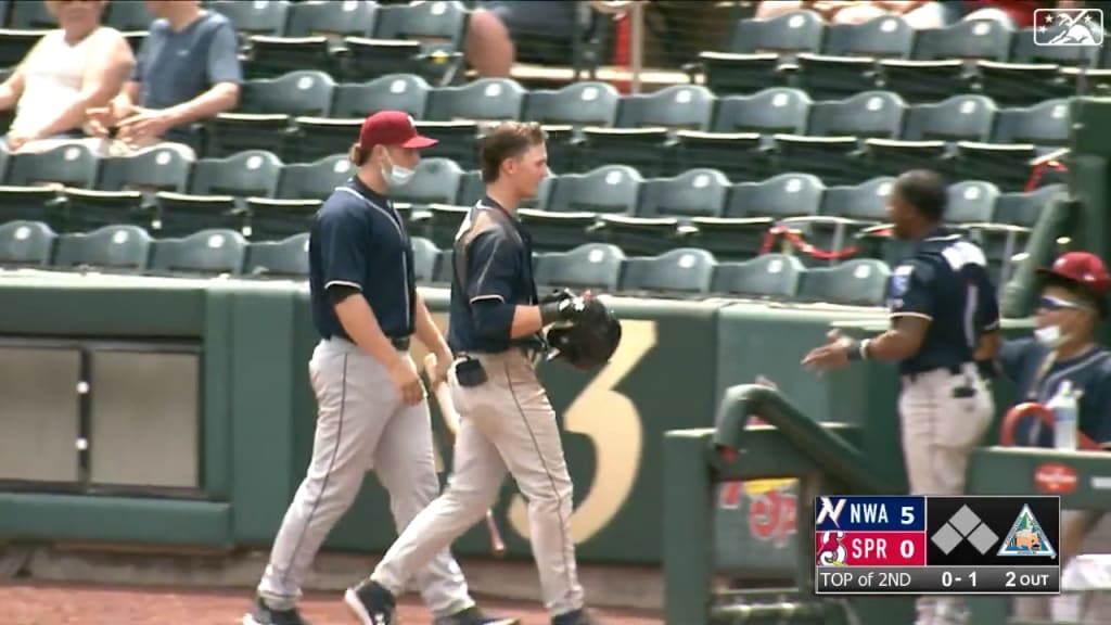 VIDEO: Top Pick Bobby Witt Jr. Officially Signs Contract and Wears