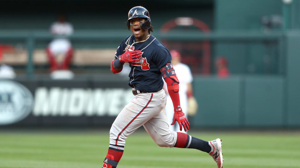 Players talk long and short of baseball pants