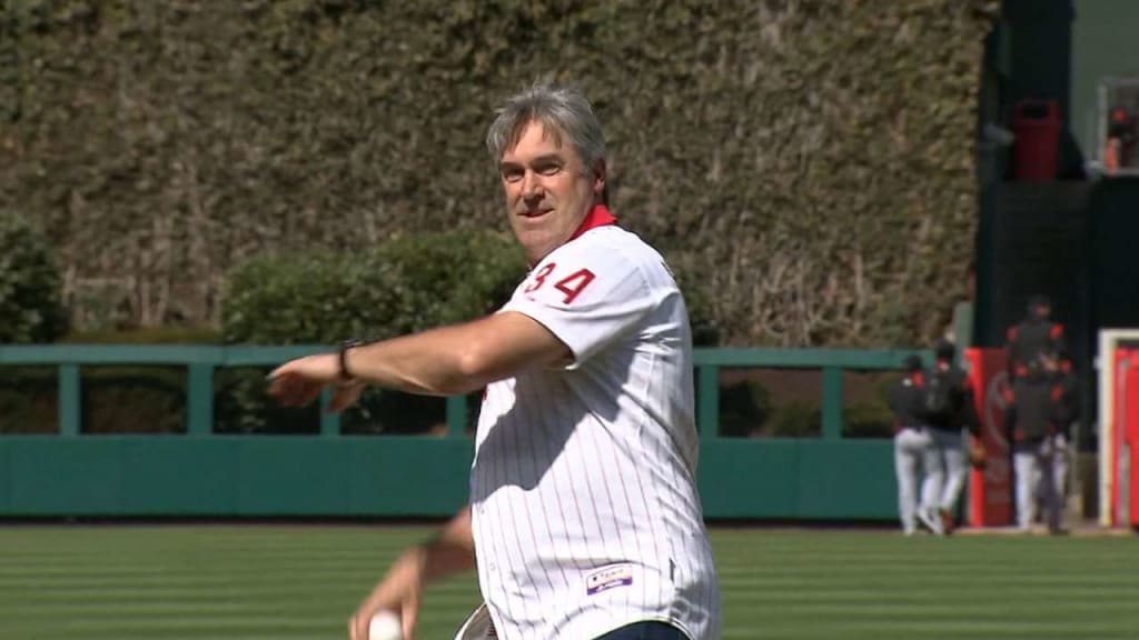 Doug Pederson threw out the first pitch for the Phillies in a Roy