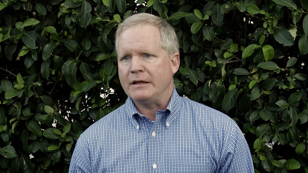 Neal Huntington, Pittsburgh Pirates general manager, talks with members of the media at the annual baseball general managers' meetings, Monday, Nov. 13, 2017, in Orlando, Fla. (AP Photo/John Raoux)
