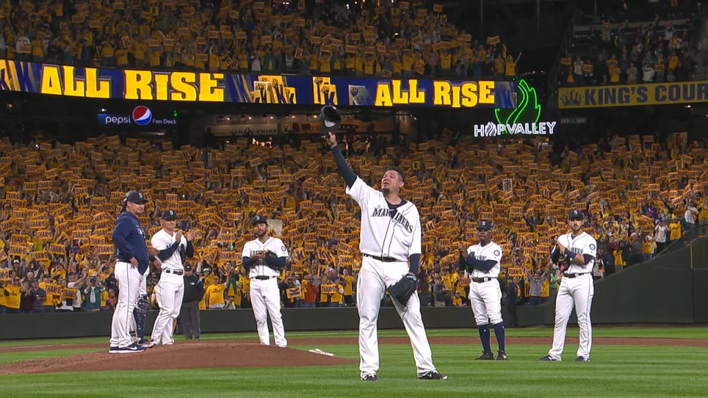 Félix Hernández inducted into Mariners Hall of Fame