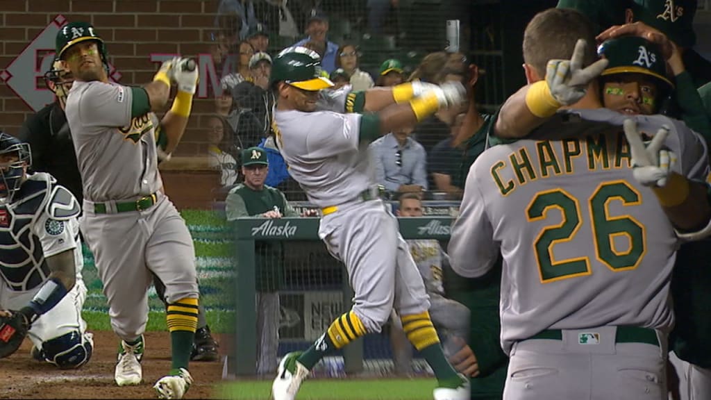 Davis' 2-homer game in Seattle