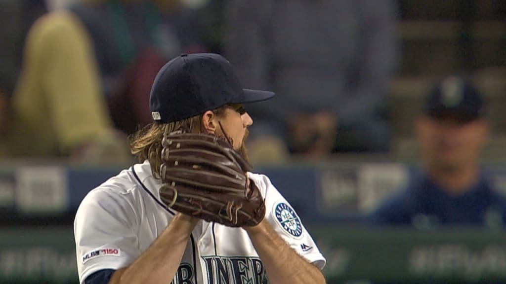 Leake's 7 2/3 scoreless frames