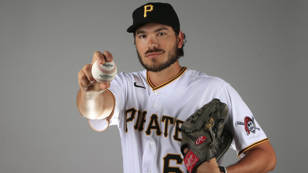 Cody Ponce honors late mother in Pirates debut