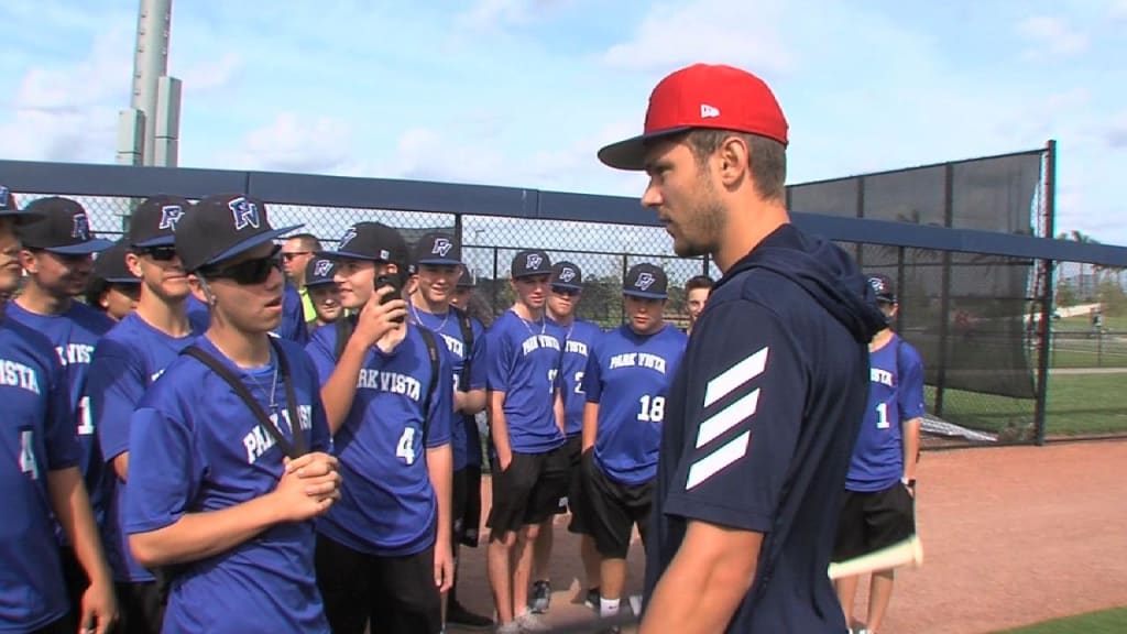 Trea Turner hosts kids at field