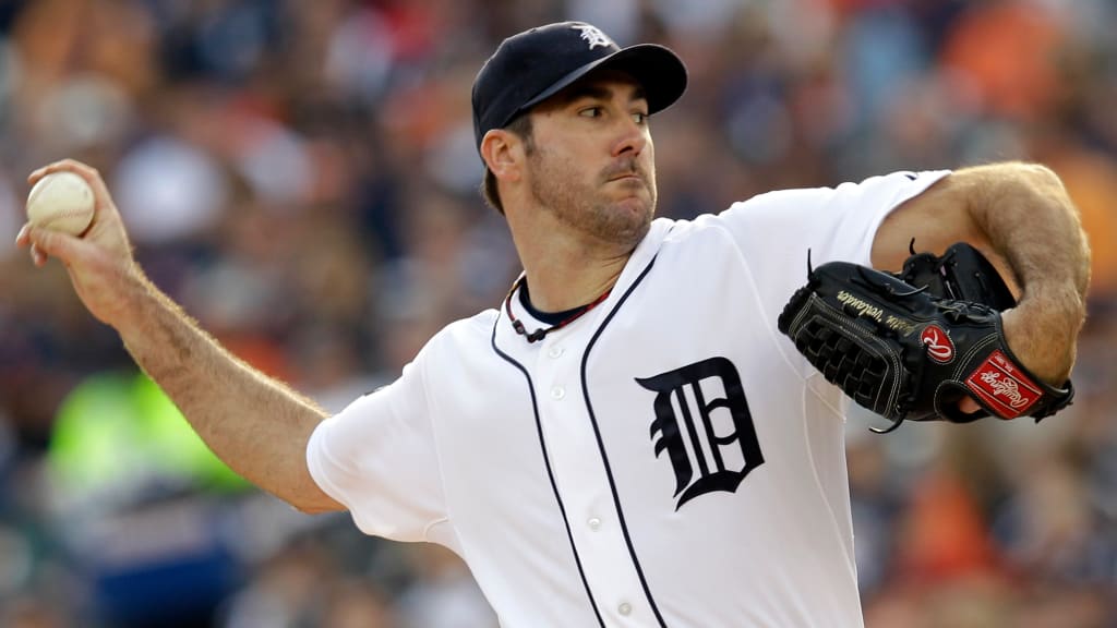 Detroit Tigers' pitcher Dan Petry in action against the San Diego Padres in  Game 2 of