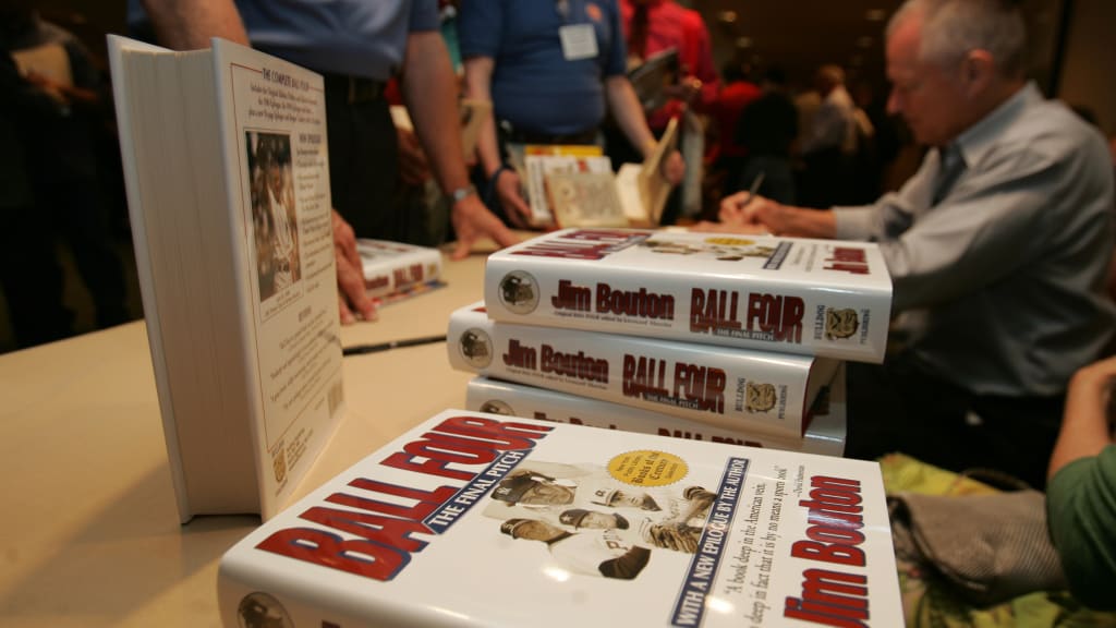 Jim Bouton signing copies of "Ball Four" in Seattle in 2006. (AP)