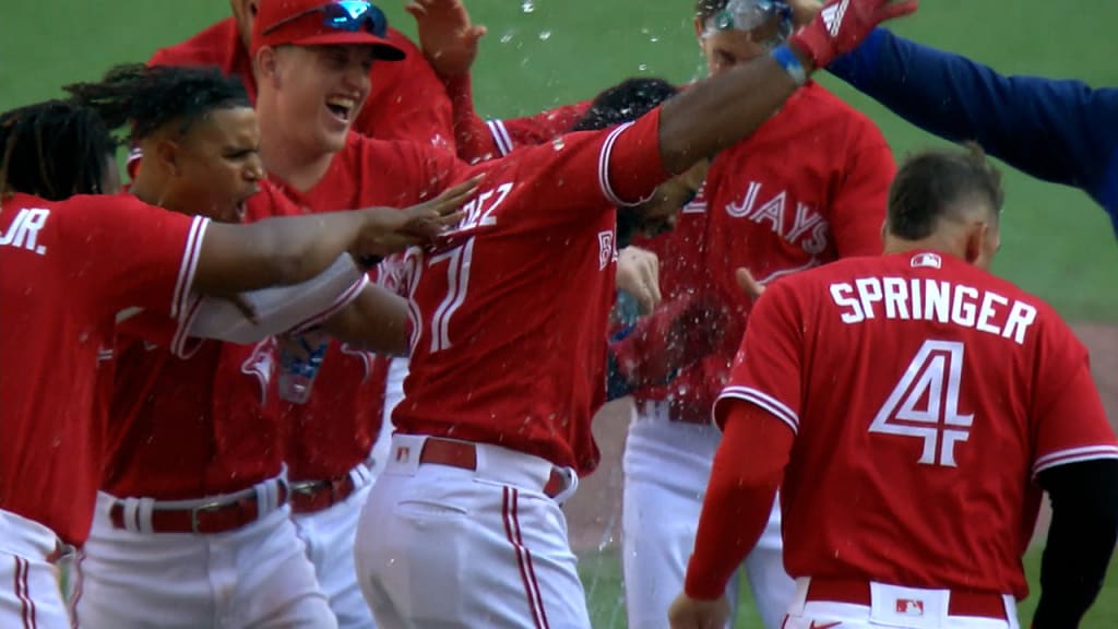 Vladimir Guerrero Jr., Teoscar Hernández rally Blue Jays