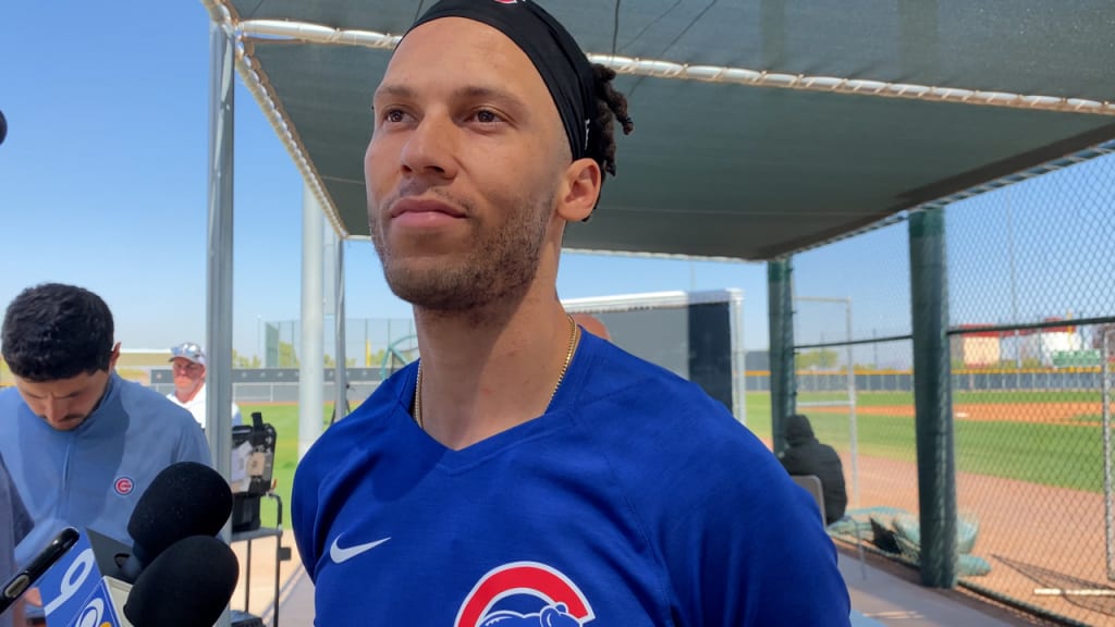 Cubs shortstop Andrelton Simmons' 45 mph pitch makes history vs. Reds