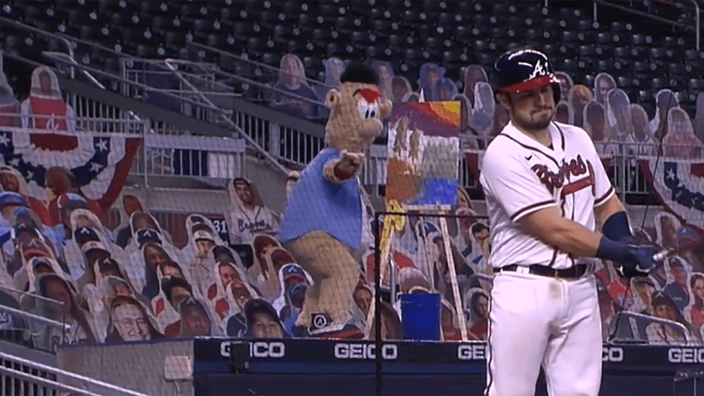 Braves mascot Blooper fails in trying to jump through tables