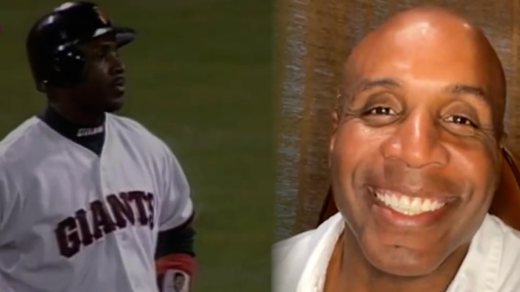 Barry Bonds, center, laughs as former San Francisco Giants pitcher