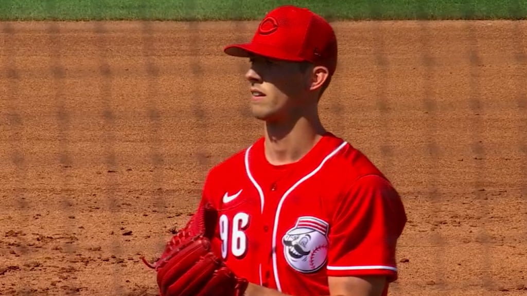 Former NIACC pitcher, Minnesota native Brandon Williamson shines in MLB  debut with Reds - ABC 6 News 