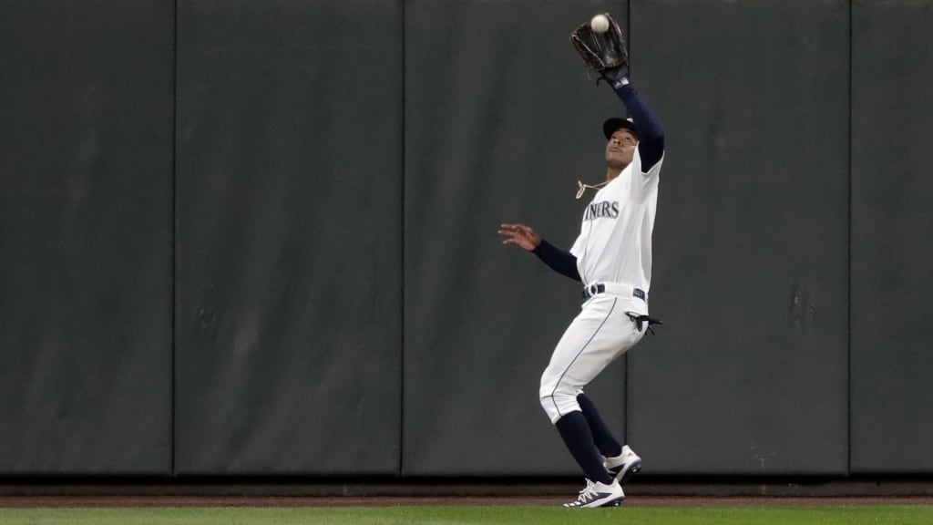 Kyle Lewis returns to Mariners lineup after almost two months on IL