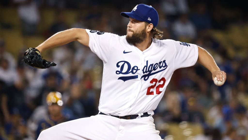 Fanáticos de Dodgers pisotean casaca de Clayton Kershaw