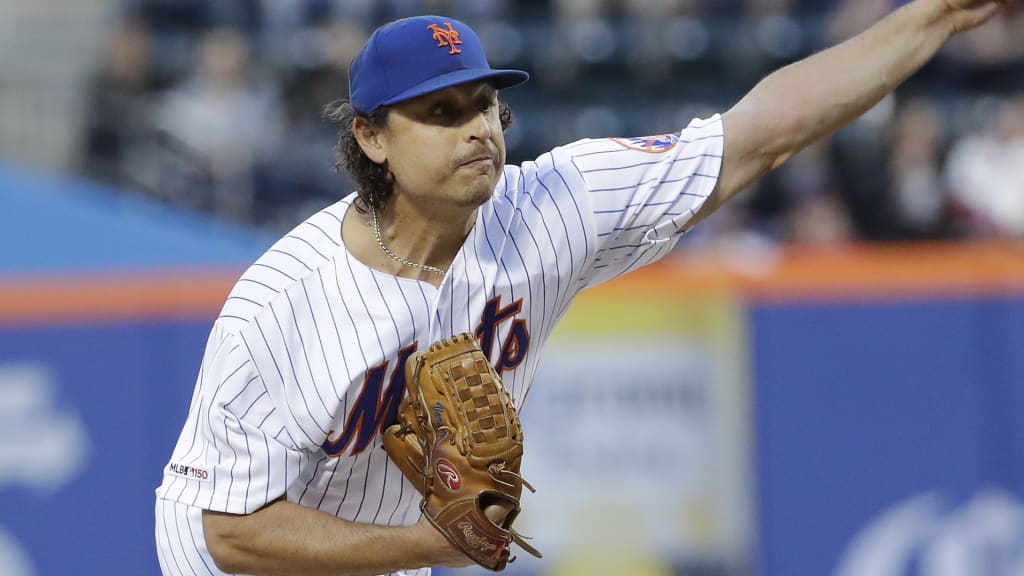 New York Mets starting pitcher Jason Vargas strikes out