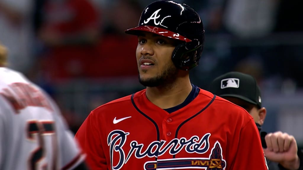 Ynoa gets 1st win, hit, RBI as Braves top Diamondbacks