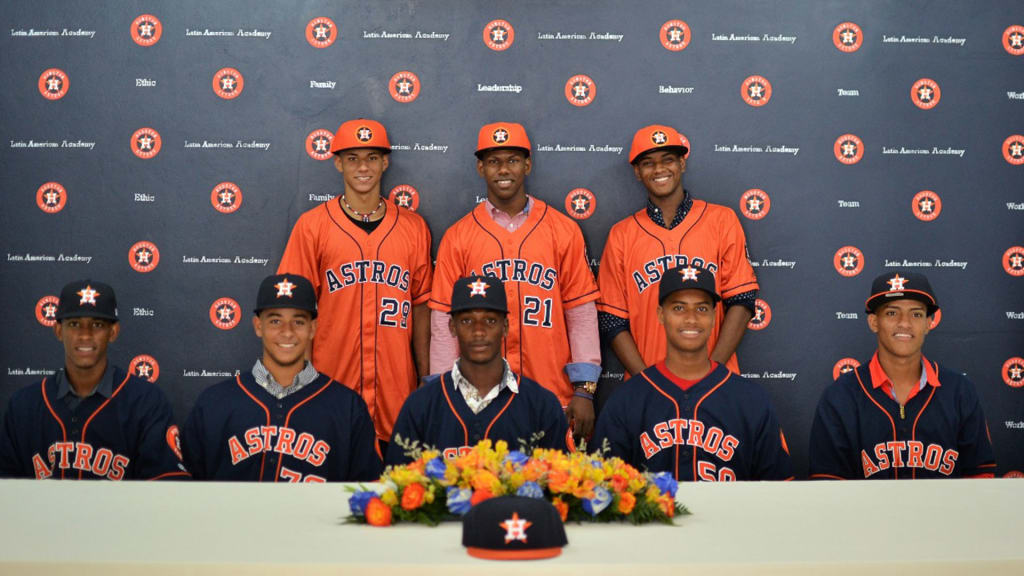 Astros sign 14 international free agents