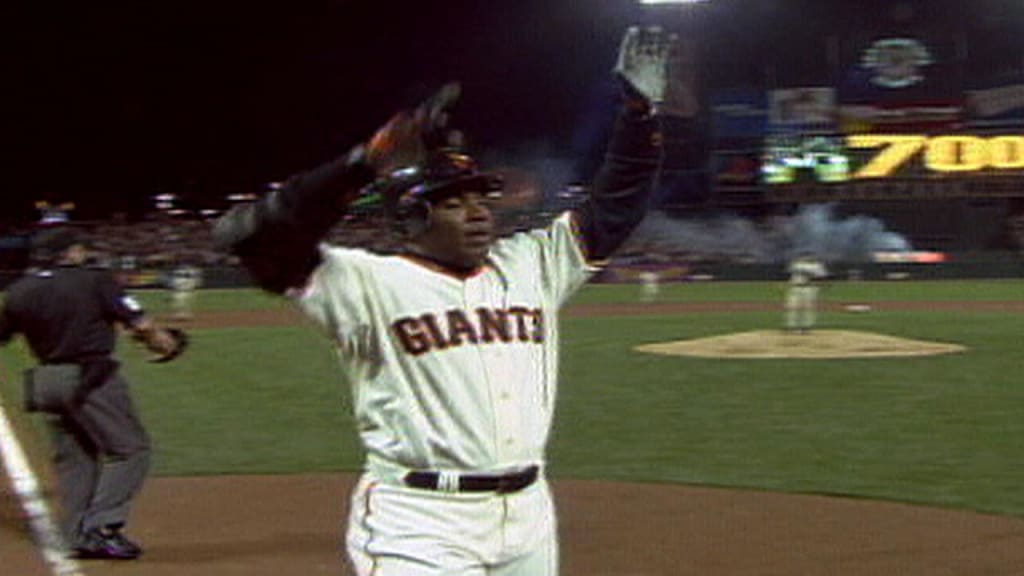 Giants' Barry Bonds ties Babe Ruth with 714th career homer