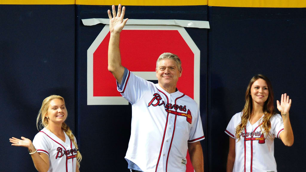 Former Braves player Dale Murphy acknowledges the crowd after being introduced at Turner Field on September 30, 2016.