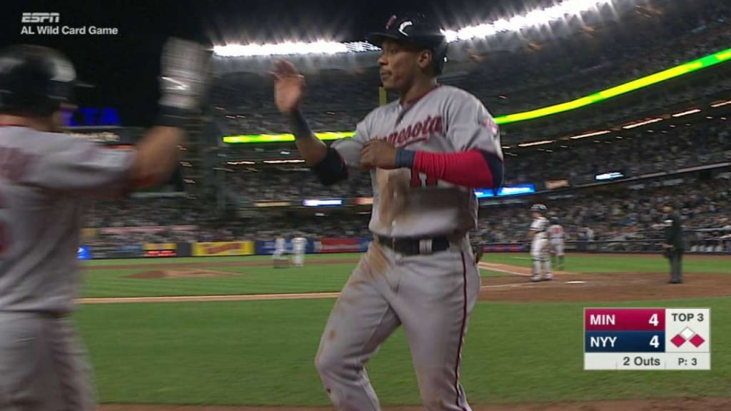 Byron Buxton leaves game after awesome catch in AL Wild Card Game 