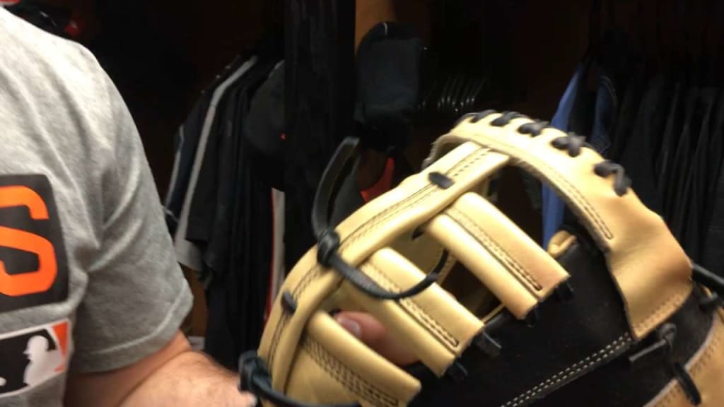 LA Dodgers get new leather on Glove Day