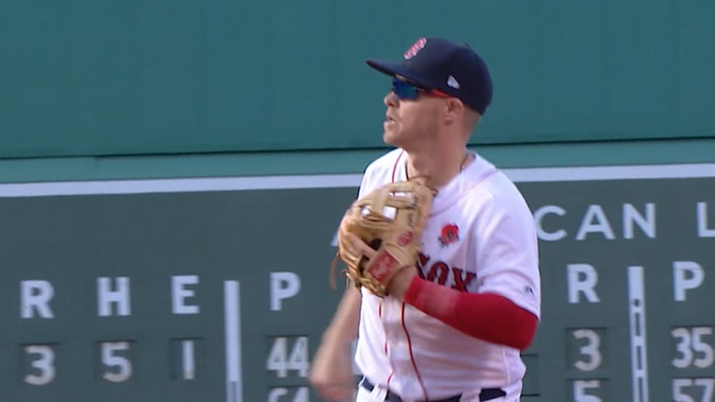 Watch: Red Sox's Mookie Betts robs Indians' Jason Kipnis with diving catch  