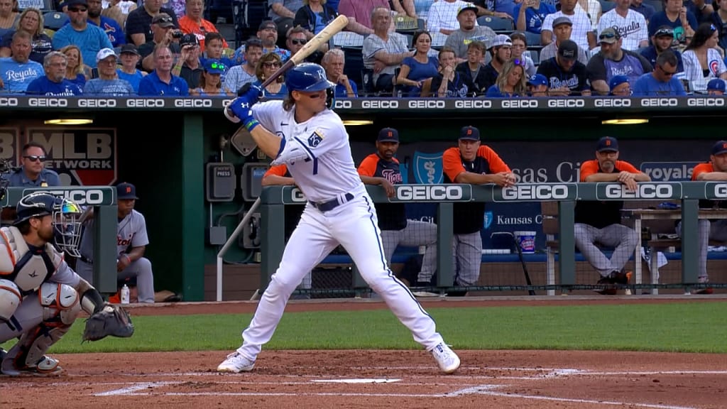 Bobby Witt Jr. foul ball caught by dad in stands during Royals-Rangers  game, leads to wholesome MLB moment