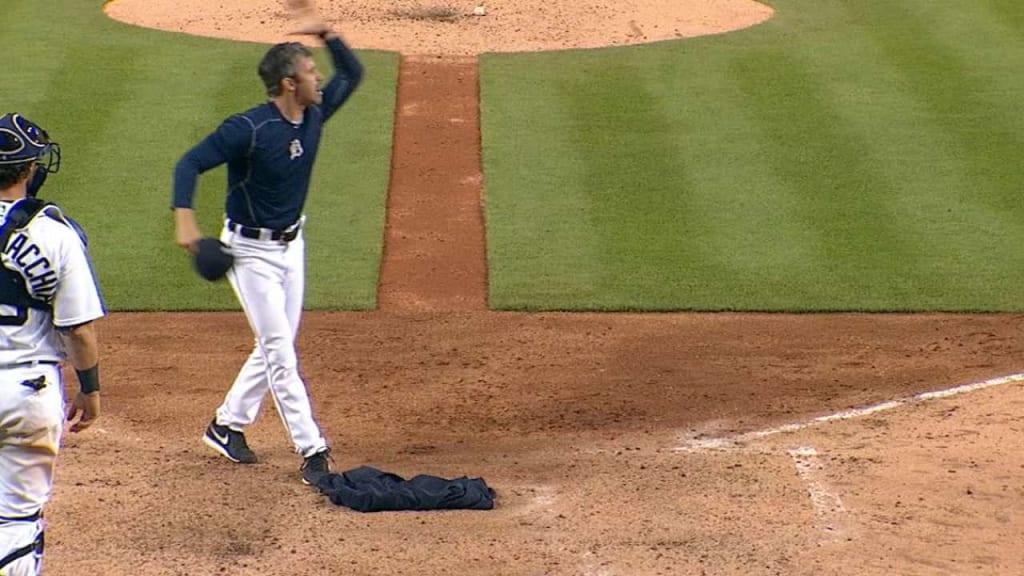 Brad Ausmus Game Worn Dugout Hoodie Sweatshirt and Game Worn Cap