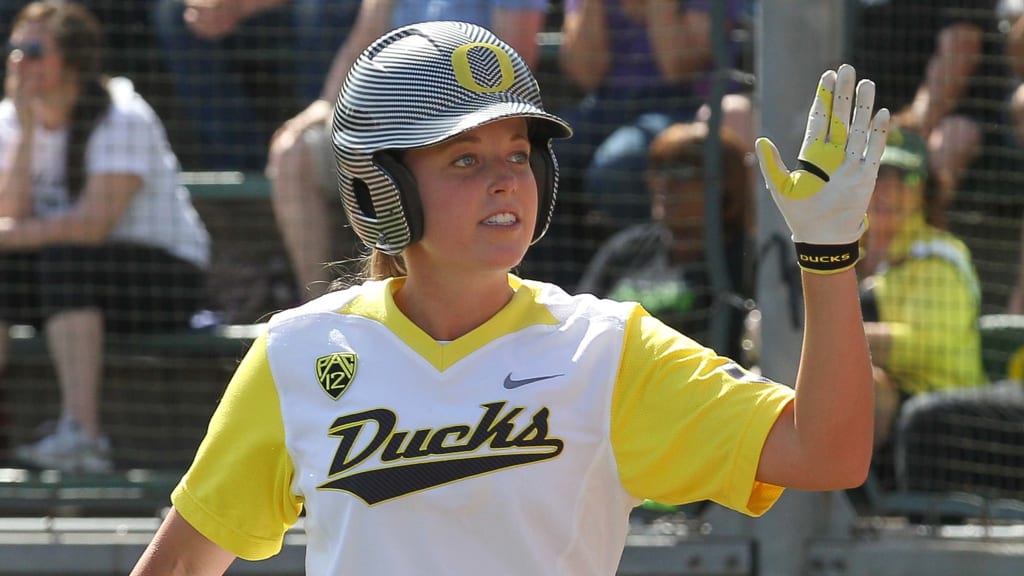 Yankees' Rachel Balkovec makes history, ducks serious injury after