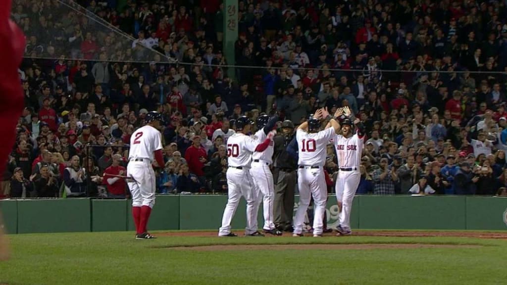 Jackie Bradley Jr.'s terrific catch highlights split for Red Sox