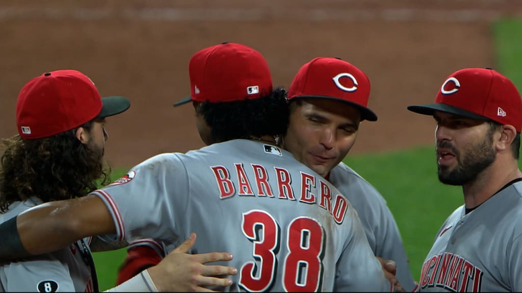 Barrero, Reds score two in ninth, beat Cardinals 4-2