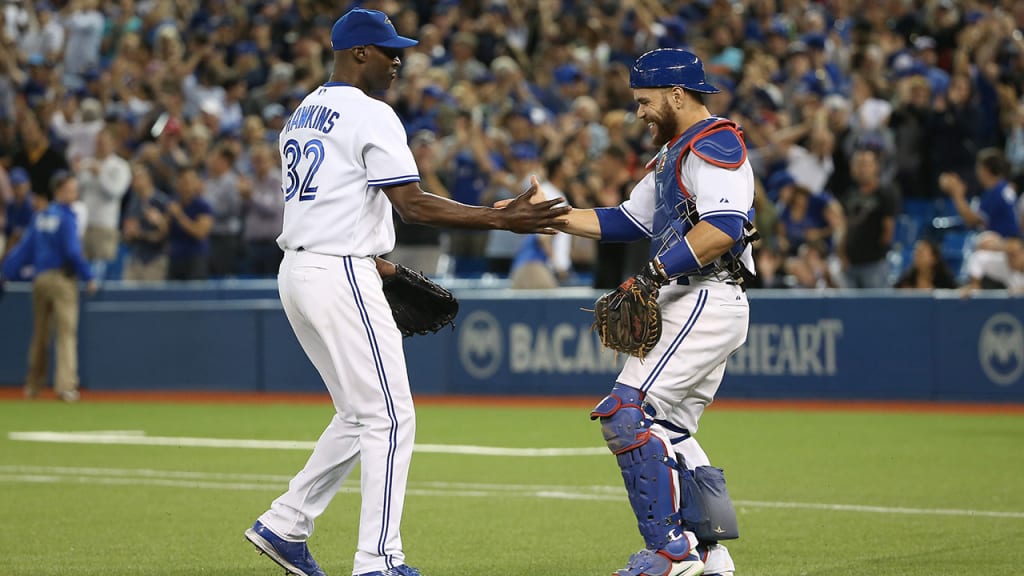 LaTroy Hawkins, who retired after the 2015 season, and his wife have are involved in an organization that helps victims of domestic violence. (Getty Images)