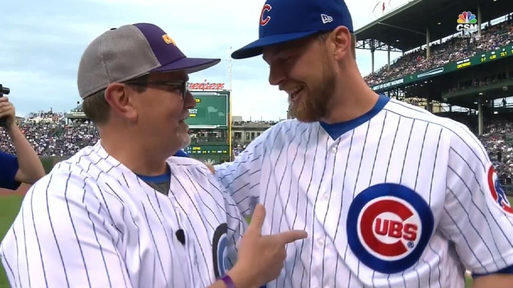 Ben Zobrist rode his bike to work sporting full Cubs uniform and