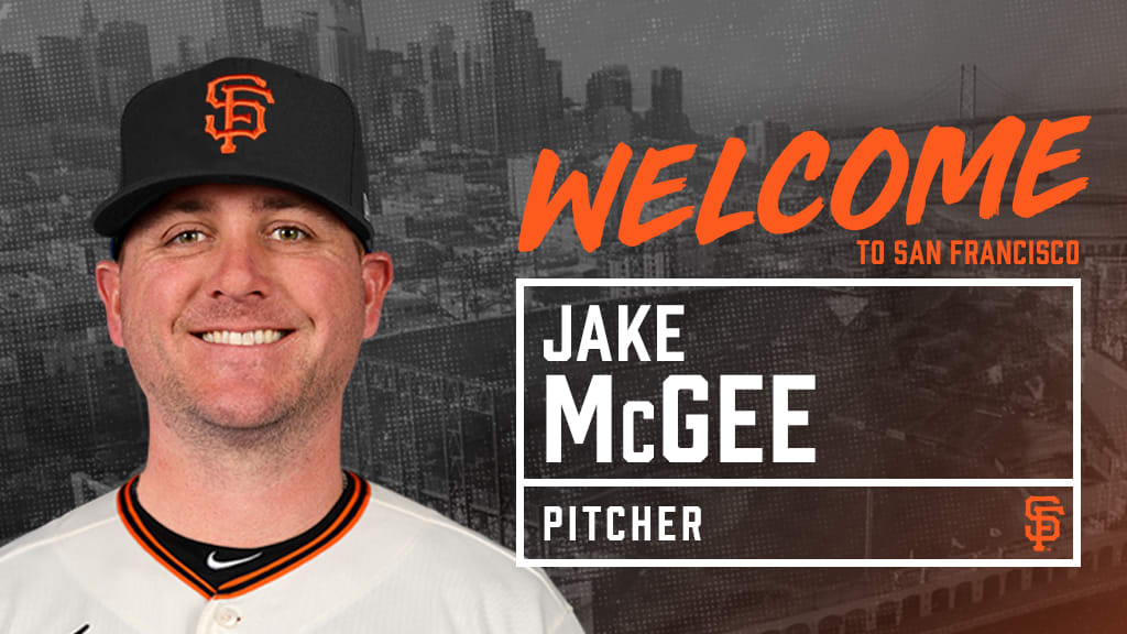 Jake McGee signs with Giants