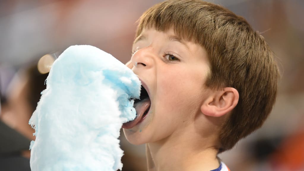 A young fan enjoys a ballpark staple. (Getty)