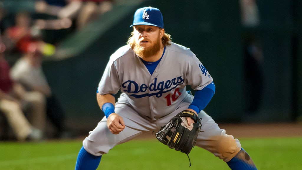 Dodgers get spring gifts on annual Glove Day