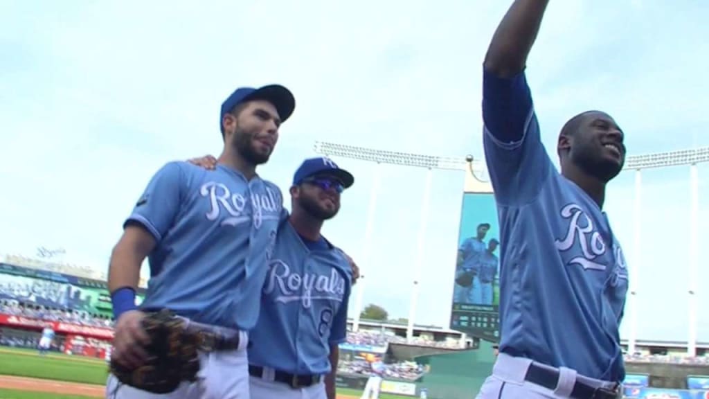 Moustakas receives warm ovation in return to Kauffman