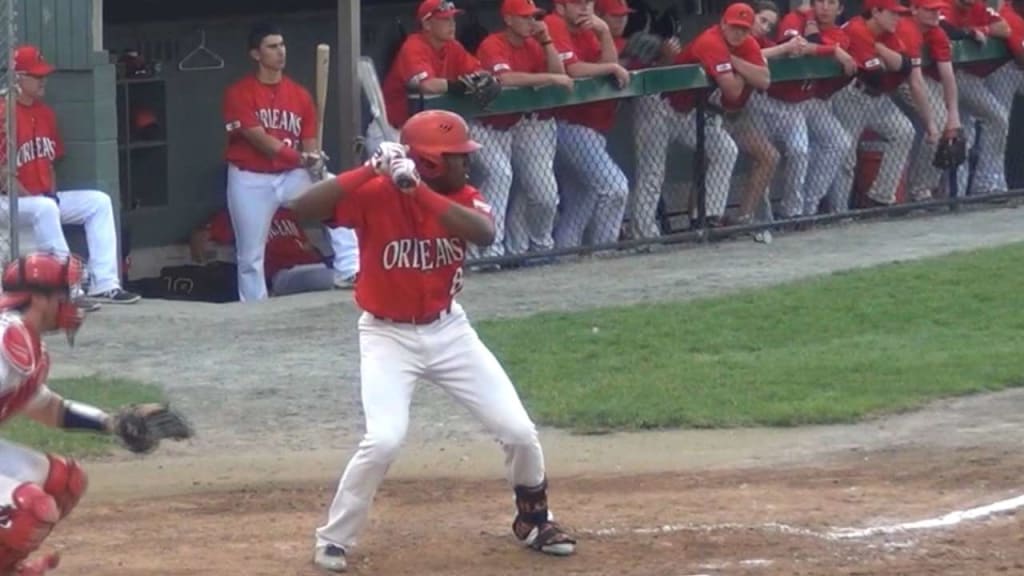 Mariners draft OF Lewis No. 11