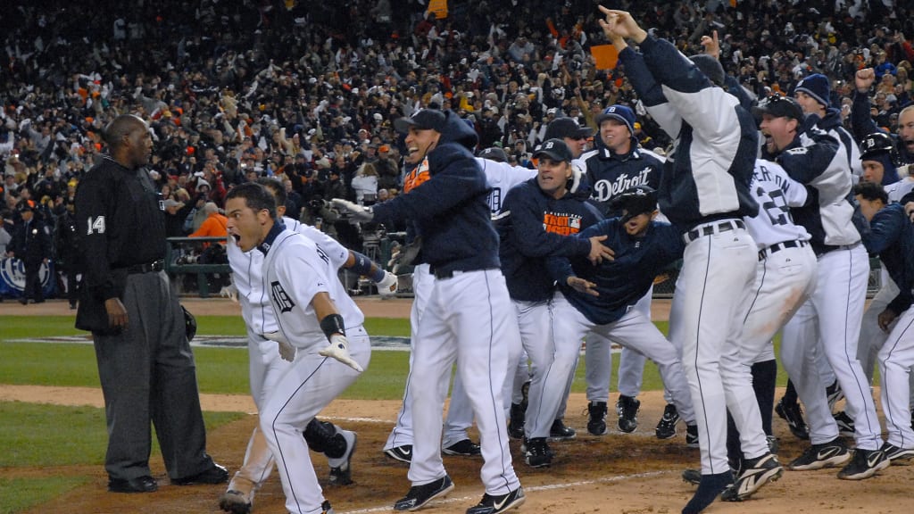 Tigers score 7 in 11th to beat Indians 11-4